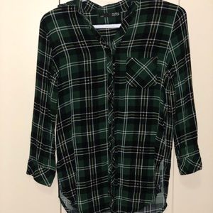 3/$50 🌈🌈🌈 Green Plaid button too casual top
